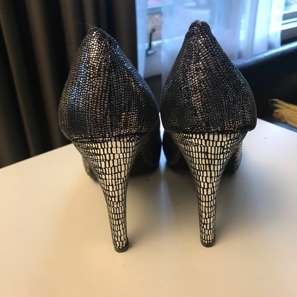 Size 9 - Picture 3 of 4